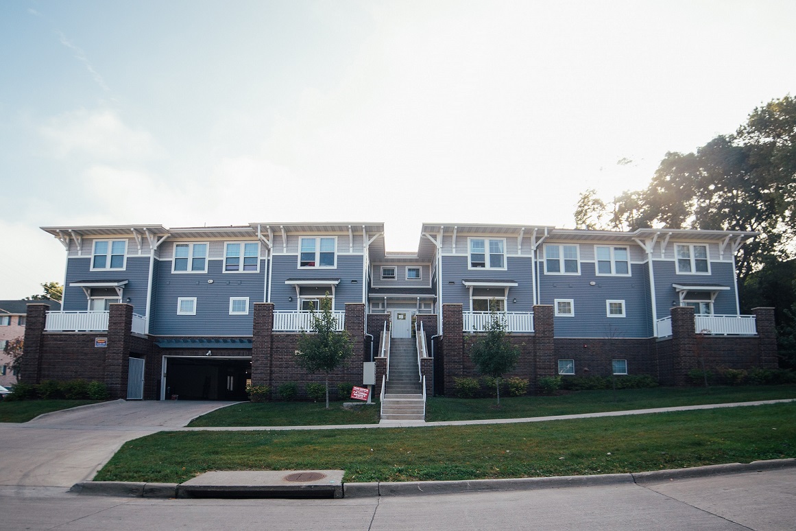 408 S Van Buren Street – 3.3