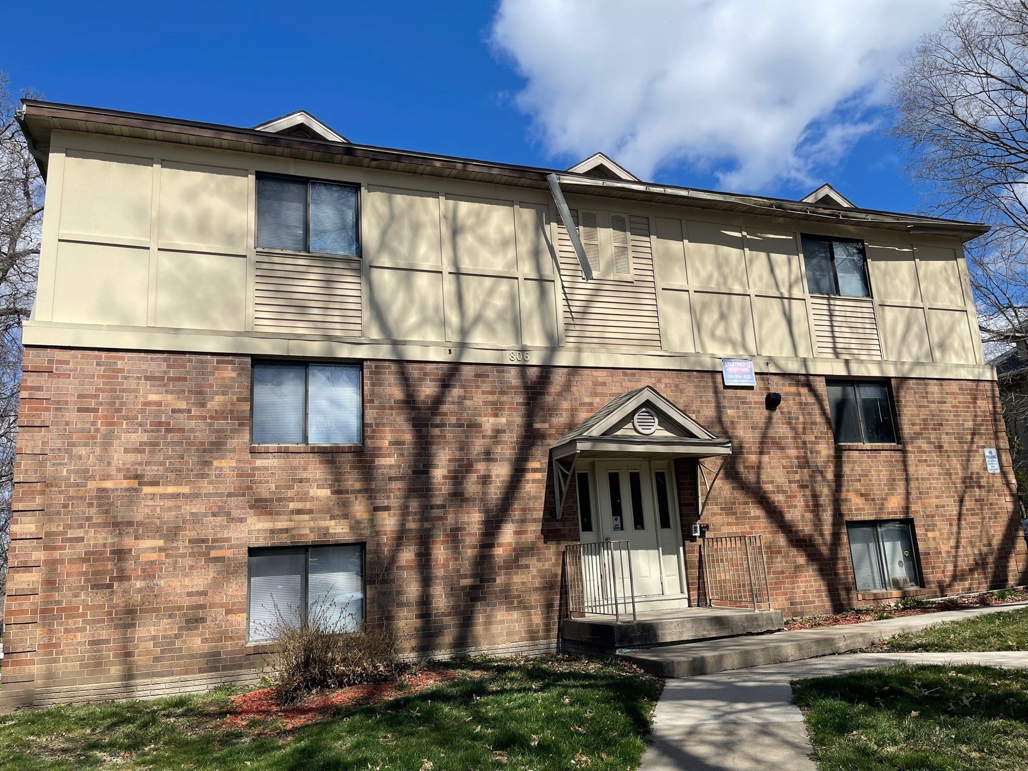 806 E College Street – Unit 18