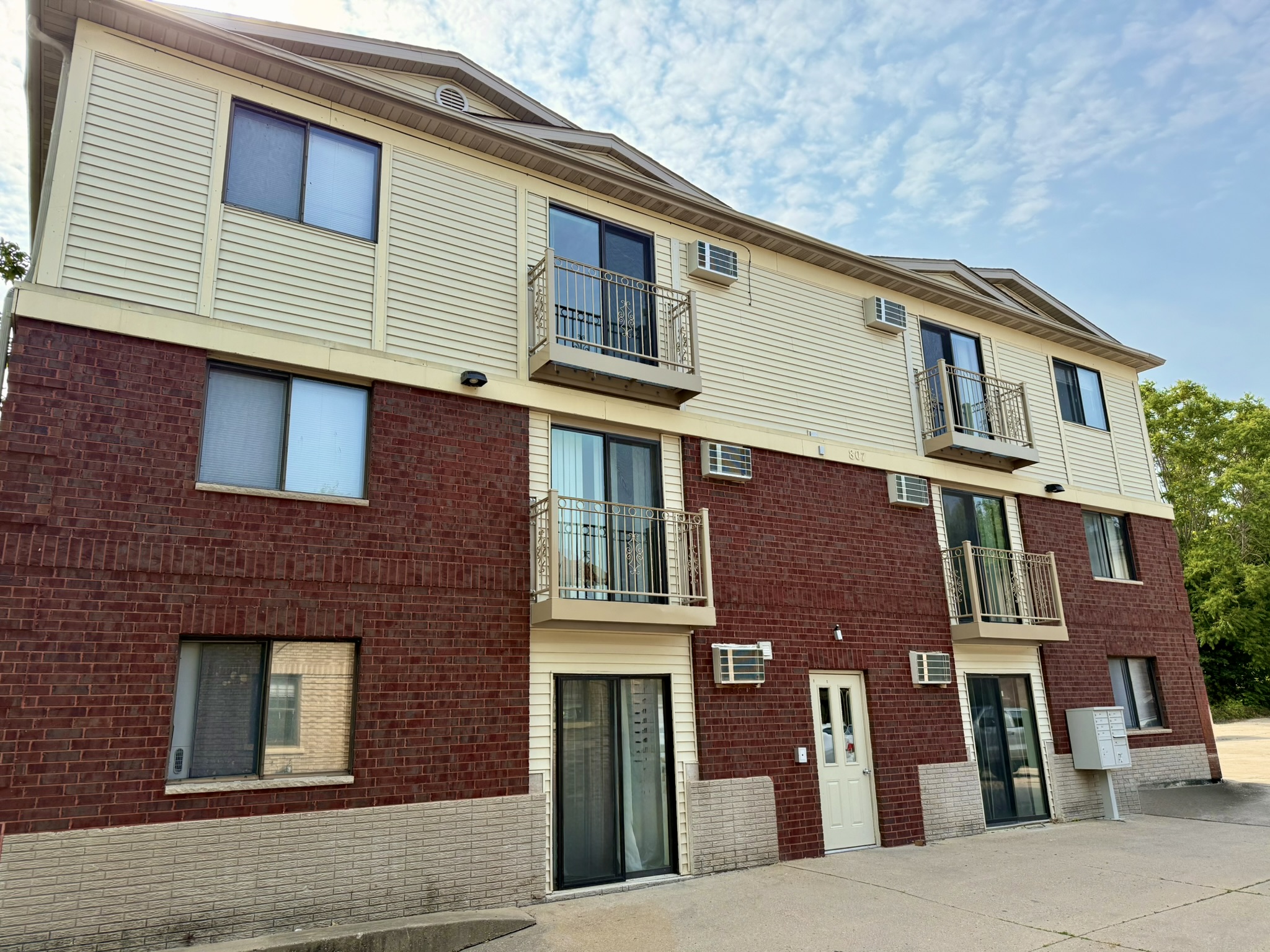 807 E Washington Street – 2.1